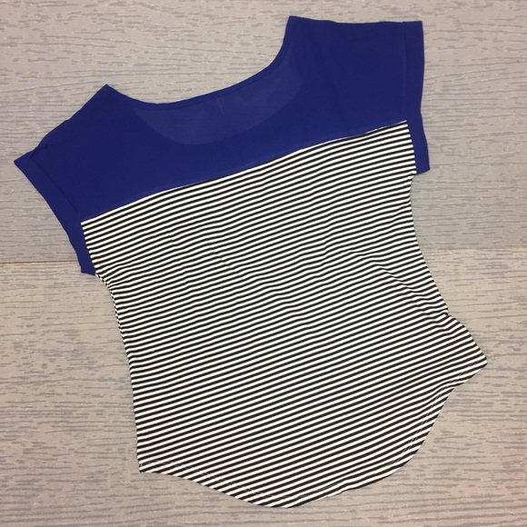 NWOT Elizabeth & Nicole Striped Top w/ Zip Pocket - Picture 5 of 5